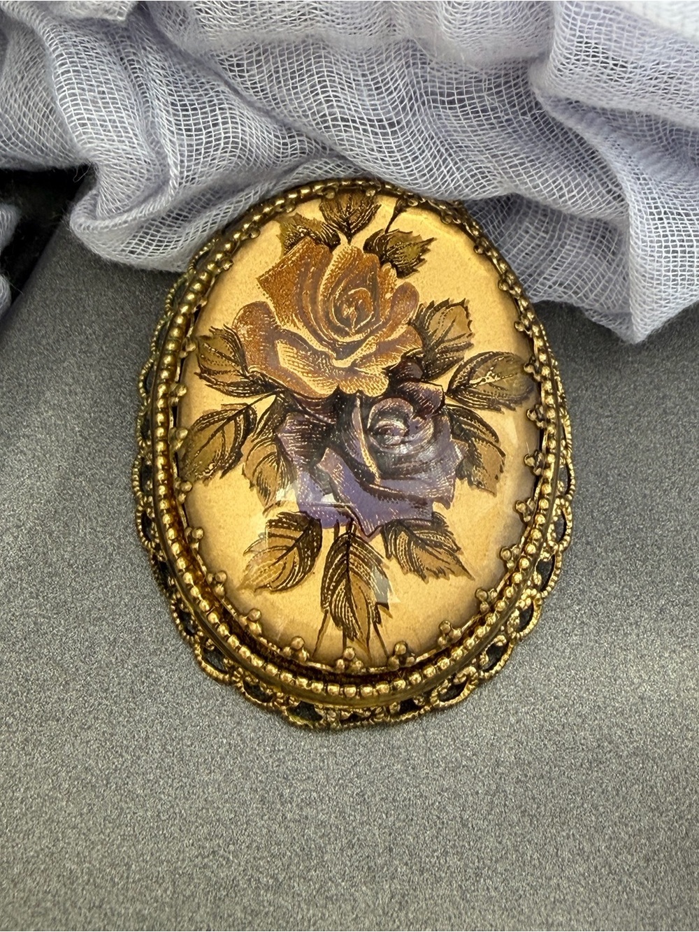 ❤️2/$80 Vintage Floral Cameo Brooch in Gold-Toned and Amber Roses #175FF